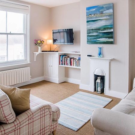 Serendipity, Aldeburgh - An Apartment On The High Street! Extérieur photo
